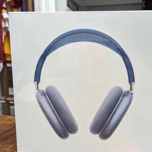 AirPods Max sky blue with Smart Case